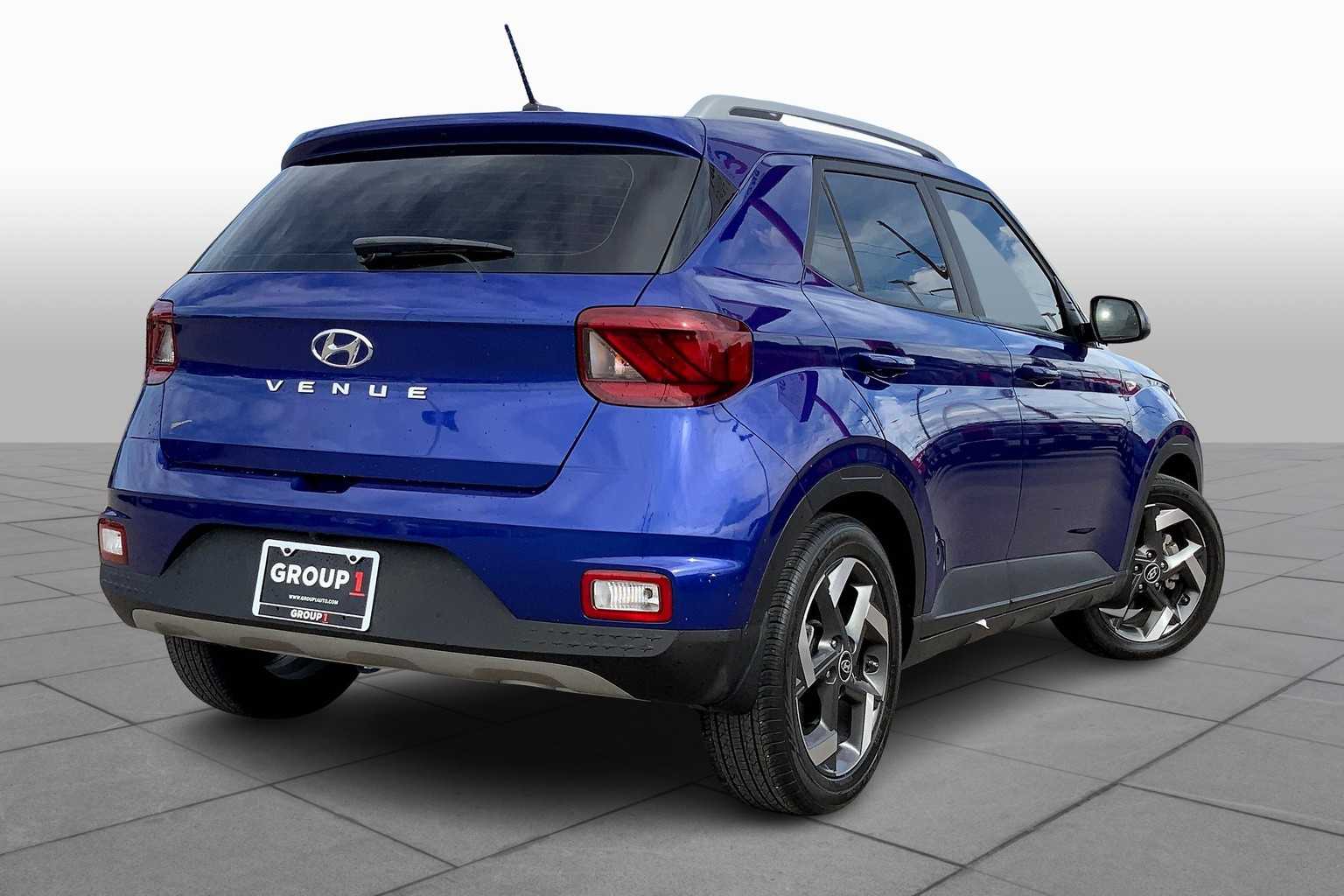 2023 Hyundai Venue Limited photo 11