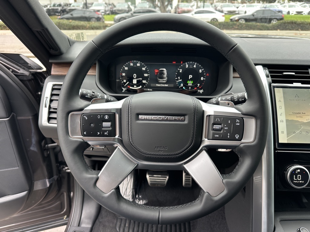 2025 Land Rover Discovery SE photo 12