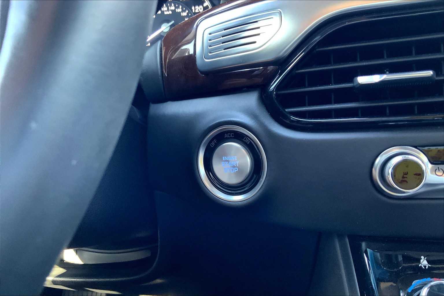 2019 Genesis G90 3.3T Premium photo 32
