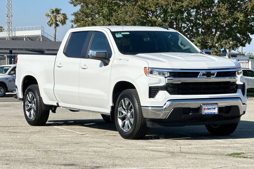 2025 Chevrolet Silverado 1500 photo 2