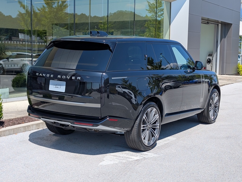 2025 Land Rover Range Rover SE photo 8
