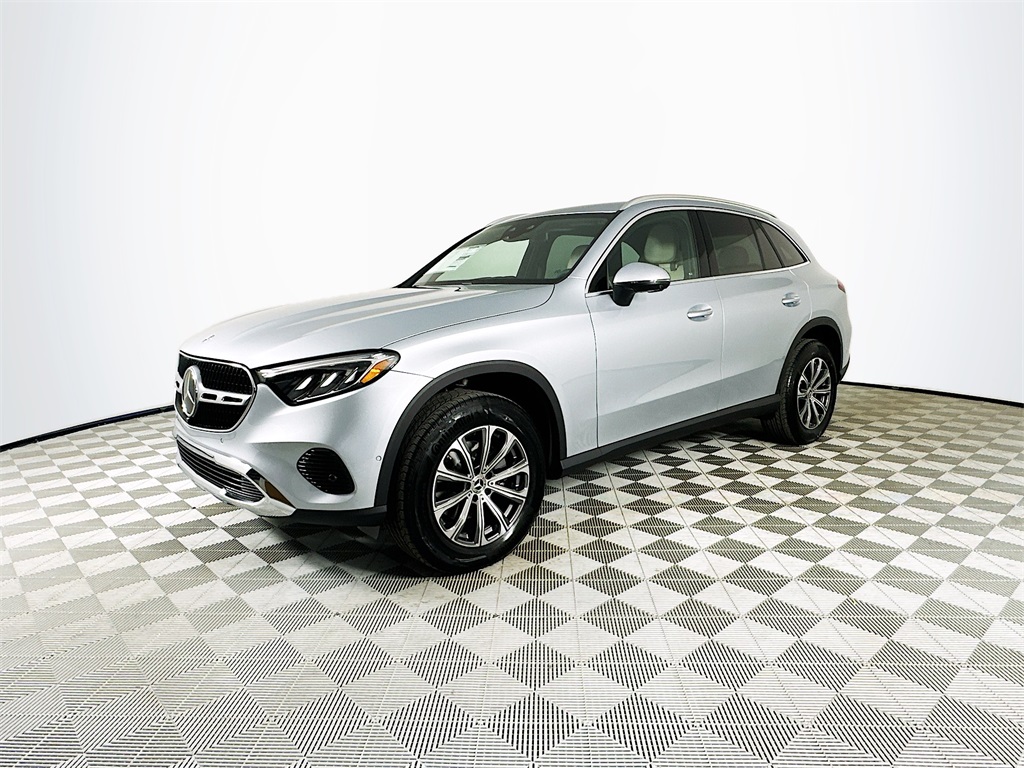 2026 Mercedes Benz GLC 300 4MATIC photo 3