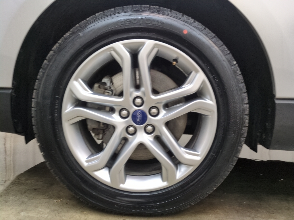 2018 Ford Edge Titanium photo 9