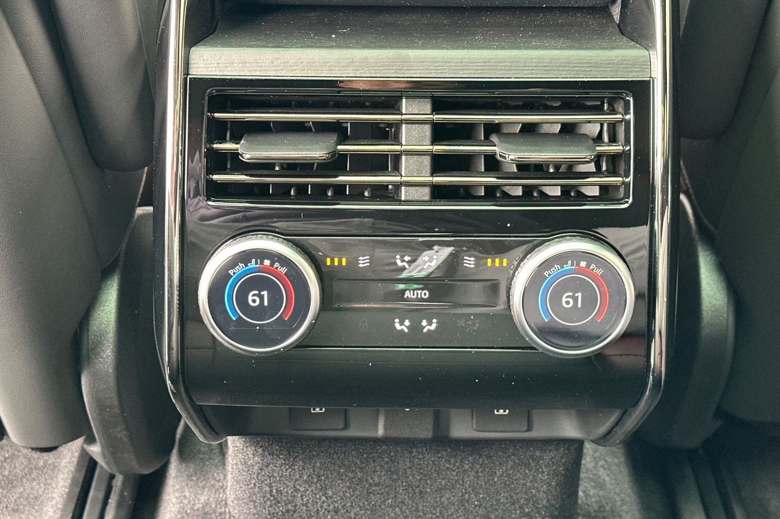 2025 Land Rover Range Rover Sport SE photo 14