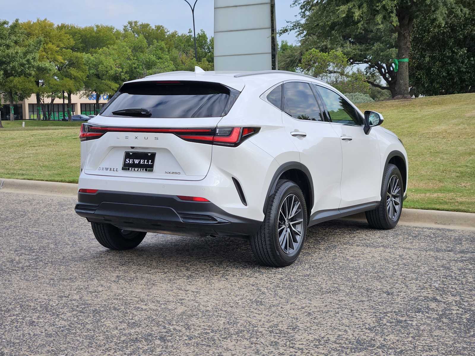 2024 Lexus NX 250 Premium photo 4
