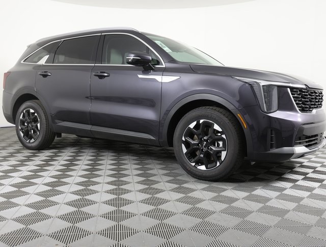 2025 Kia Sorento S photo 3