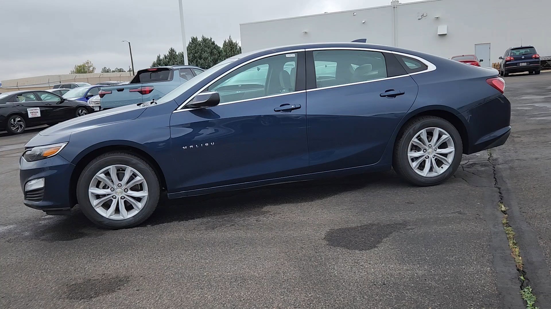 2021 Chevrolet Malibu 1LT photo 2