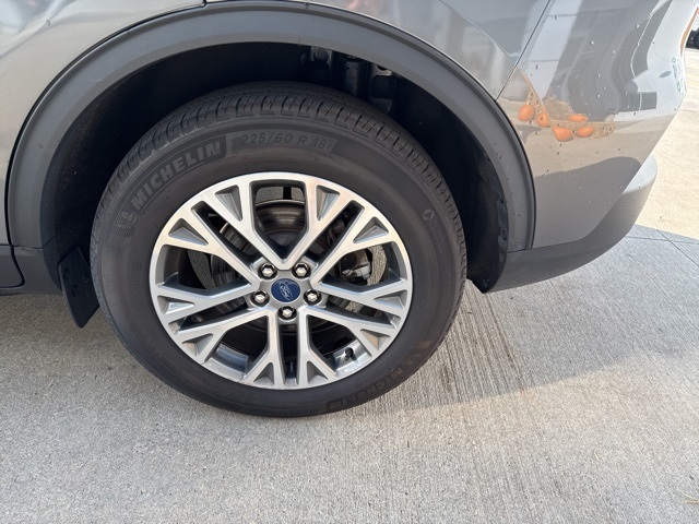 2022 Ford Escape SEL photo 11