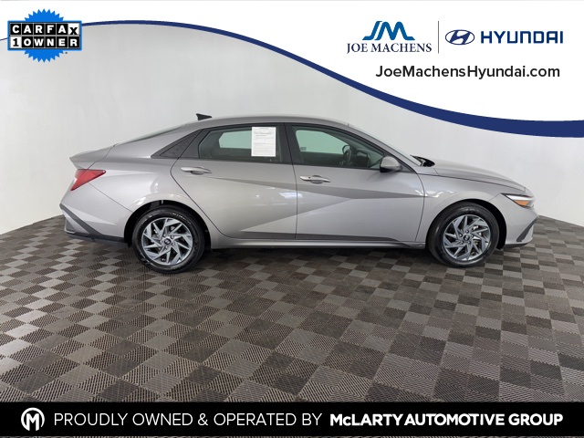 2024 Hyundai Elantra Hybrid Blue photo 4