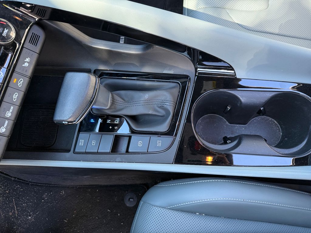2025 Hyundai Elantra Hybrid Limited photo 22