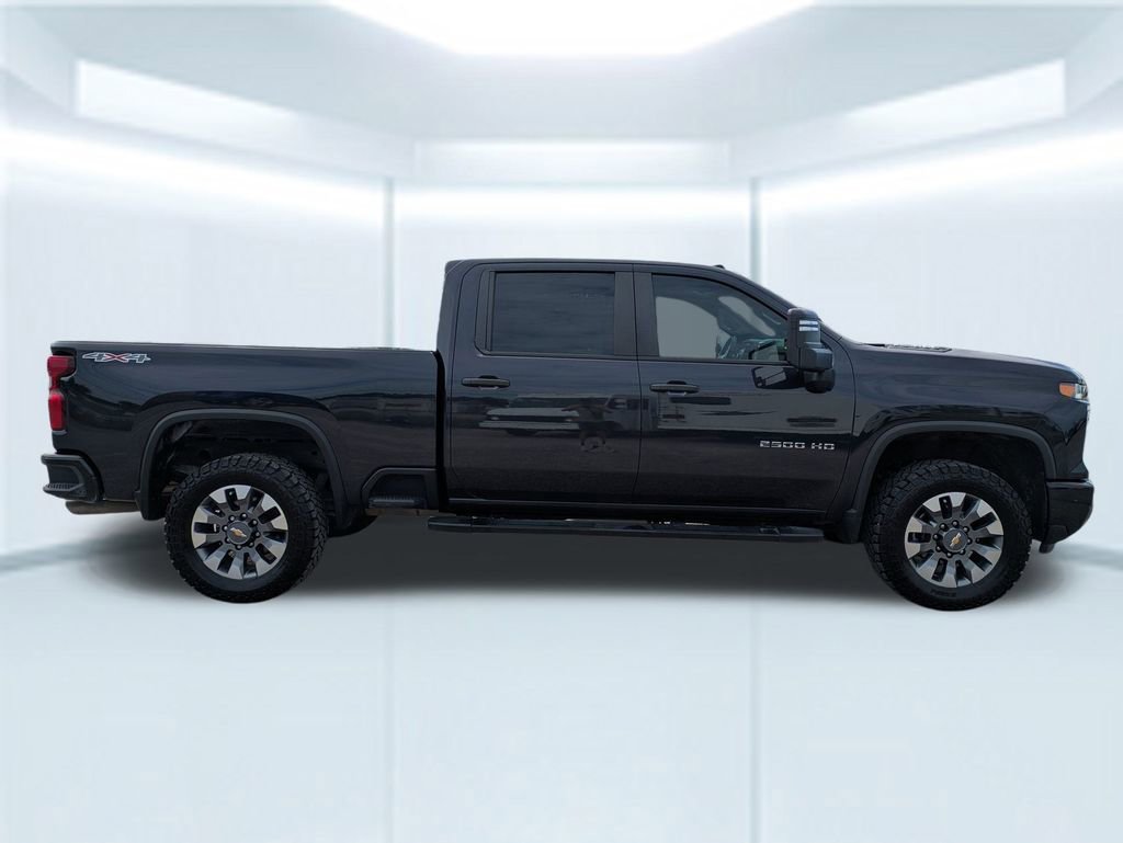 2024 Chevrolet Silverado 2500HD Custom photo 6