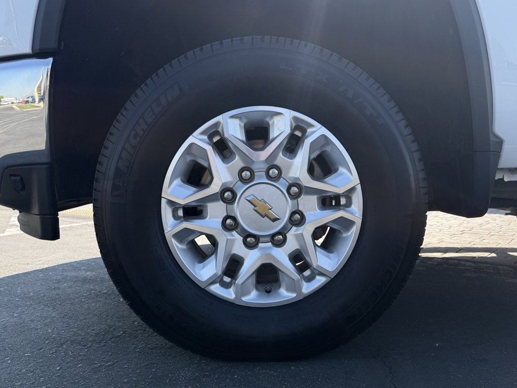 2023 Chevrolet Silverado 2500HD LT photo 4