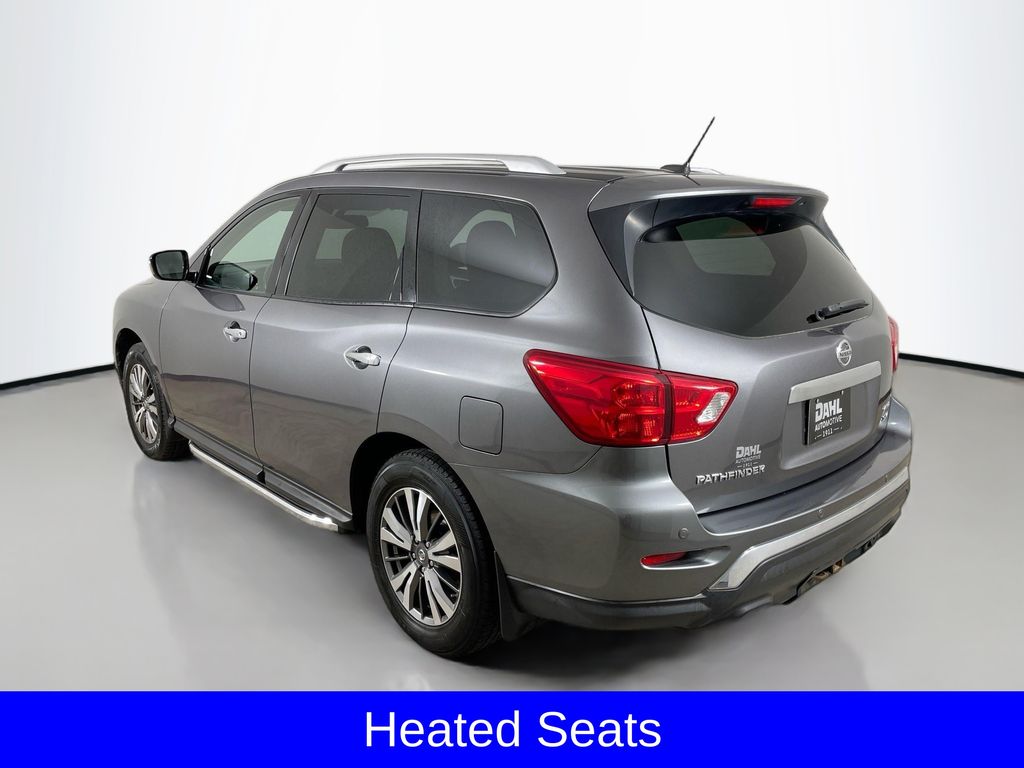 2017 Nissan Pathfinder SV photo 5