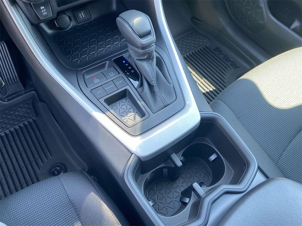 2025 Toyota RAV4 LE photo 15