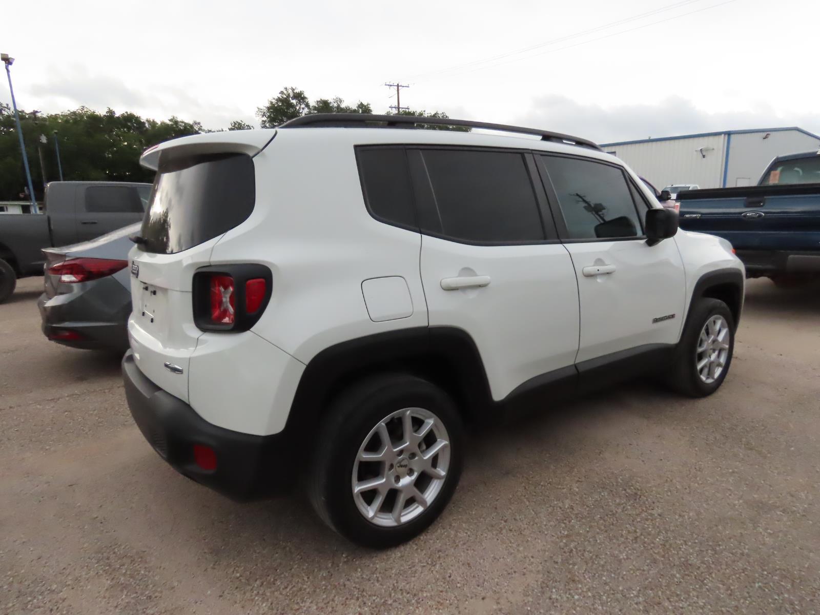 2022 Jeep Renegade Latitude photo 2
