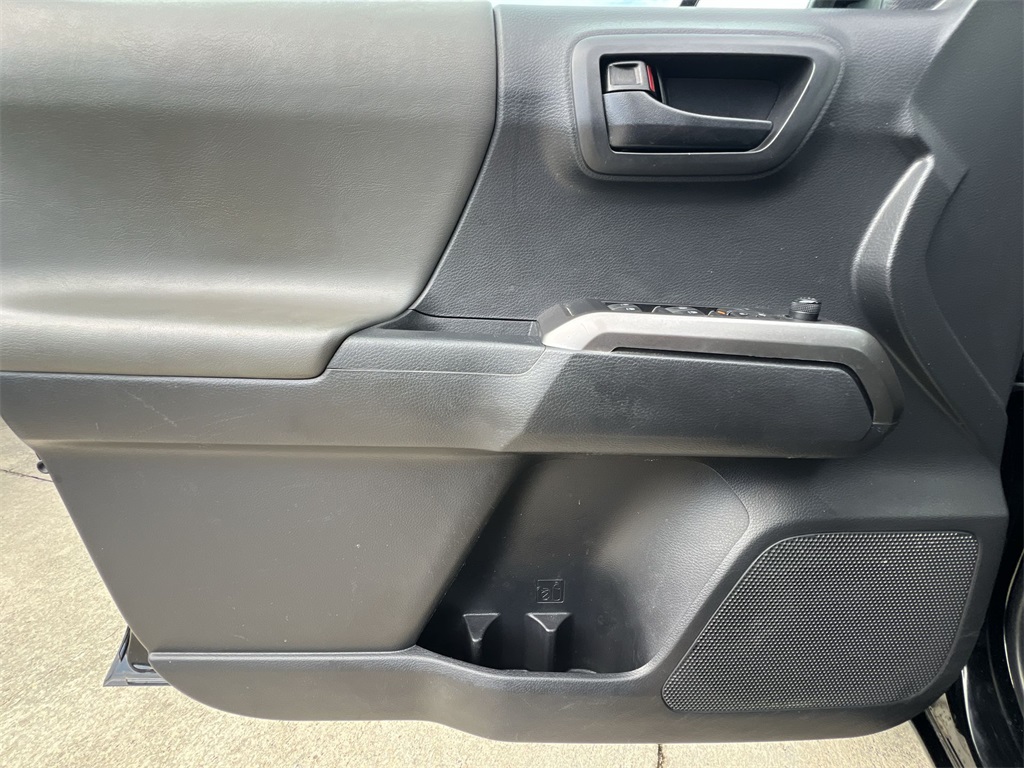 2022 Toyota Tacoma SR5 photo 28