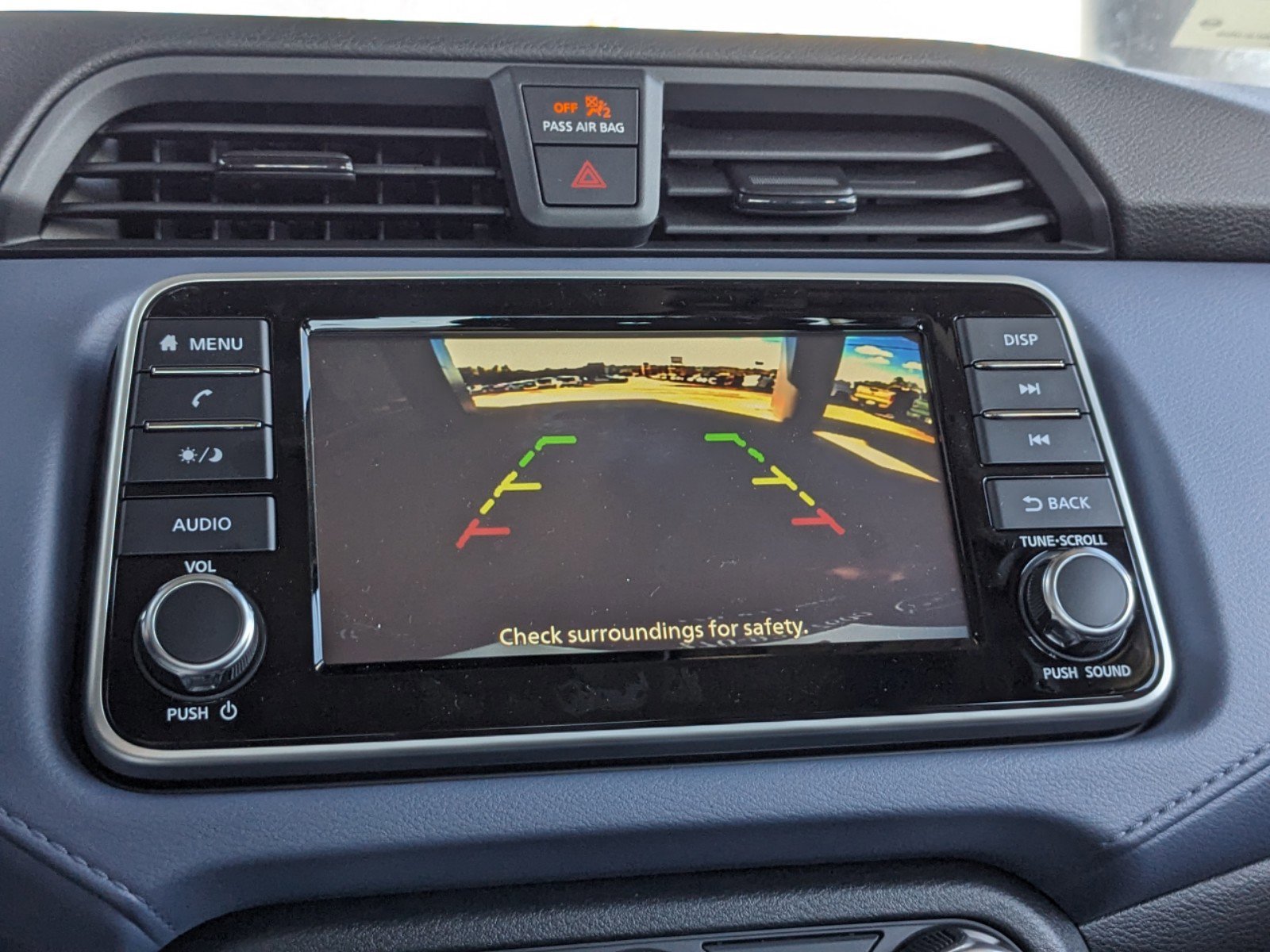 2025 Nissan Versa 1.6 SV photo 11