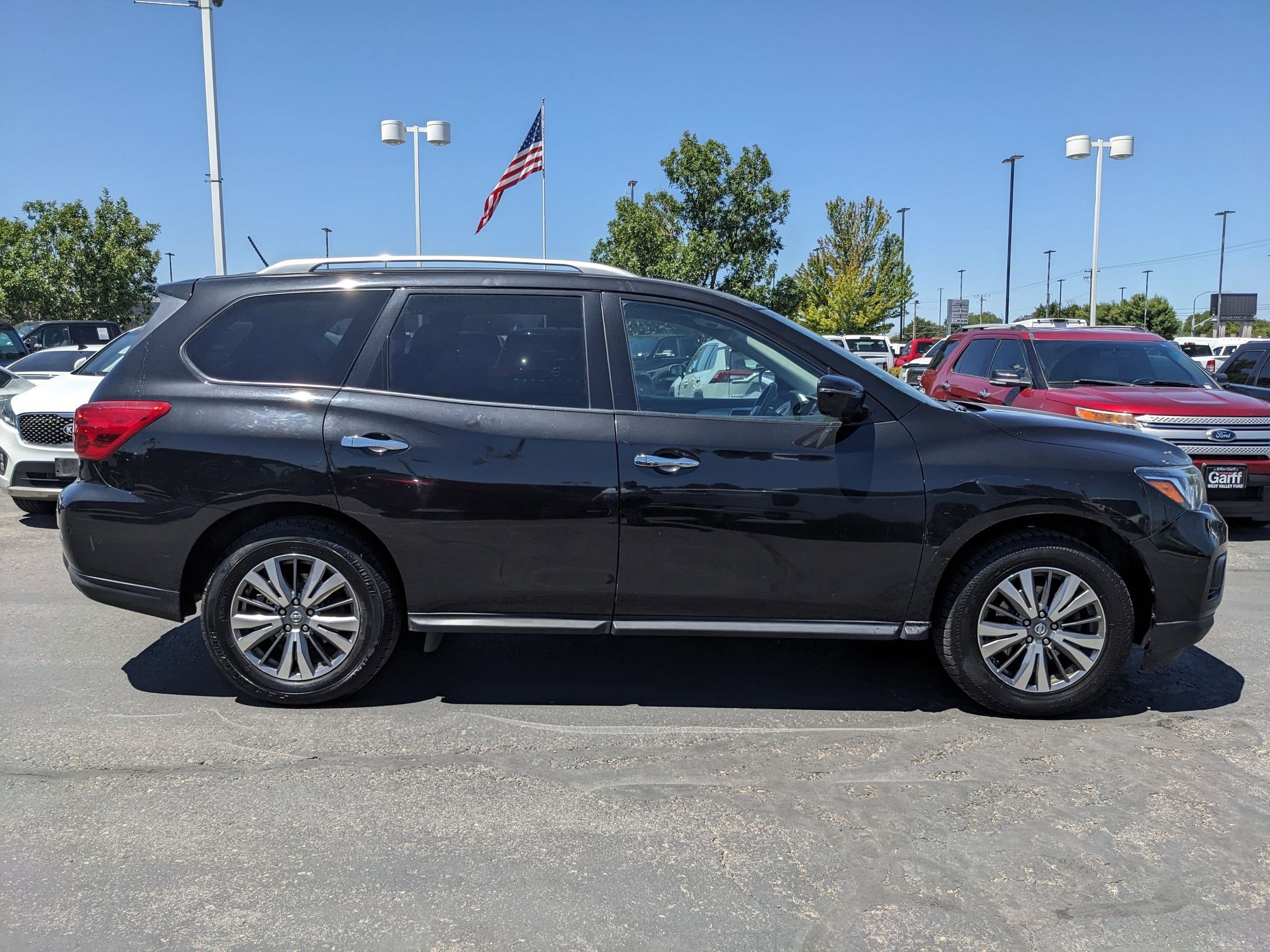 Used 2018 Nissan Pathfinder SL with VIN 5N1DR2MM9JC617666 for sale in West Valley City, UT