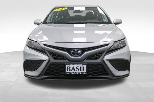2022 Toyota Camry SE photo 3