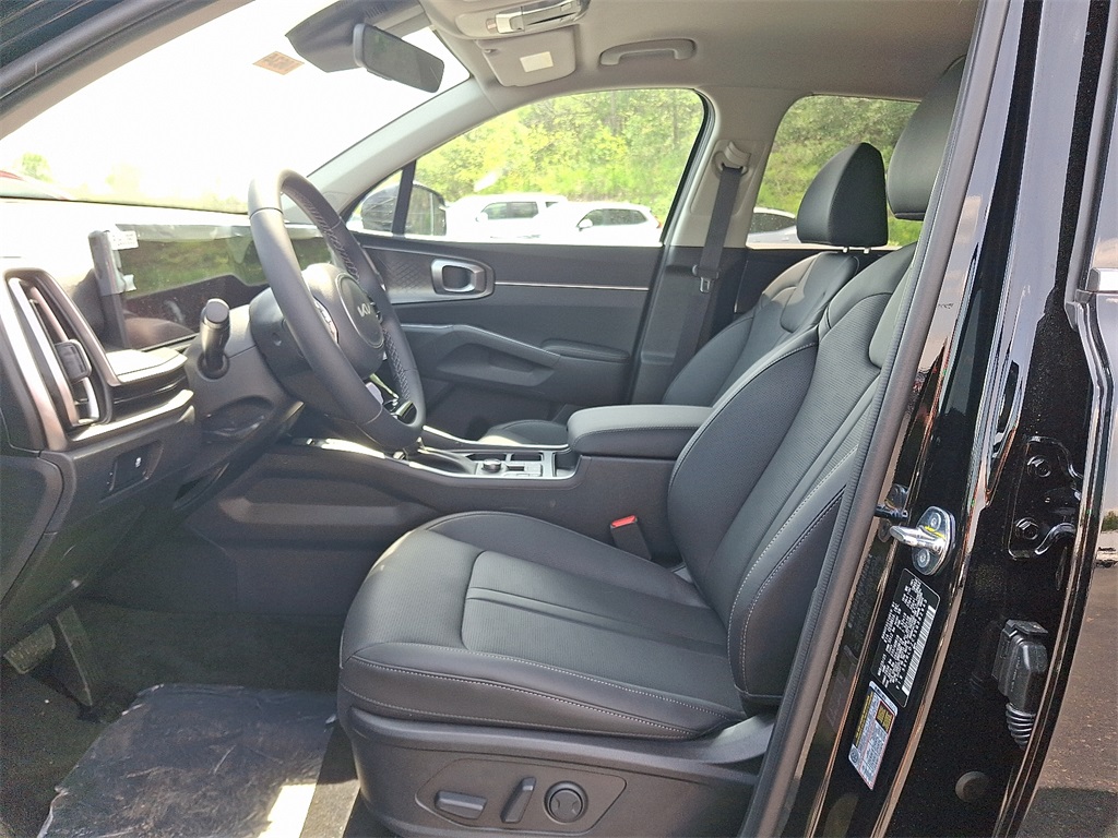 2025 Kia Sorento S photo 13