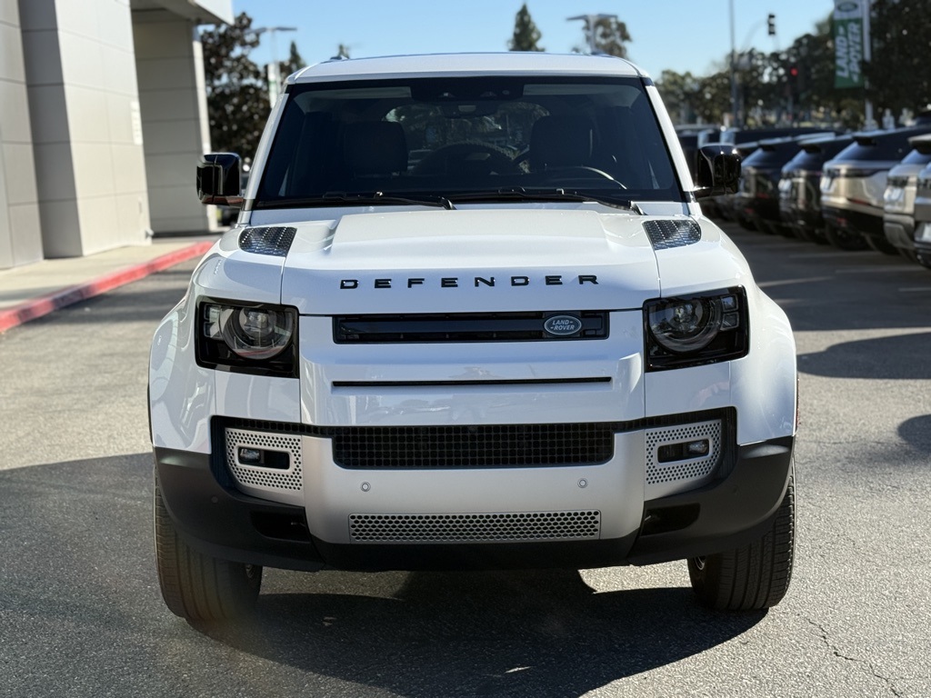 2025 Land Rover Defender 110 S photo 2