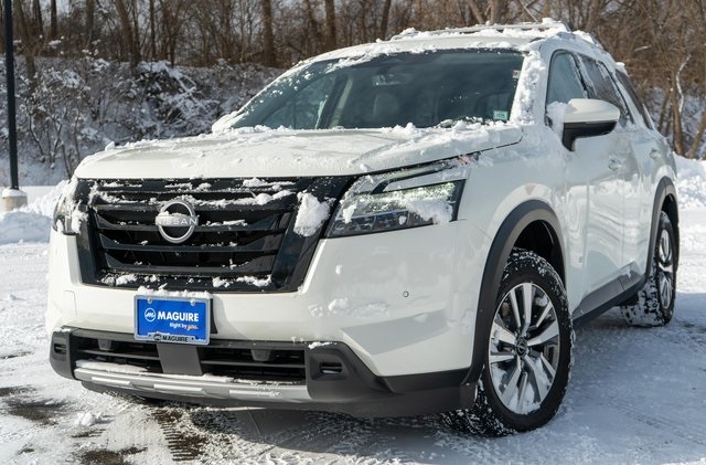 2024 Nissan Pathfinder SL's photo