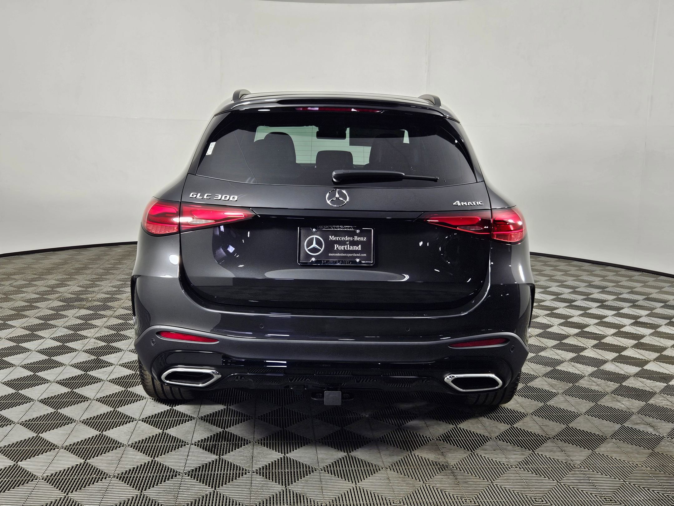 2025 Mercedes Benz GLC 300 4MATIC photo 4