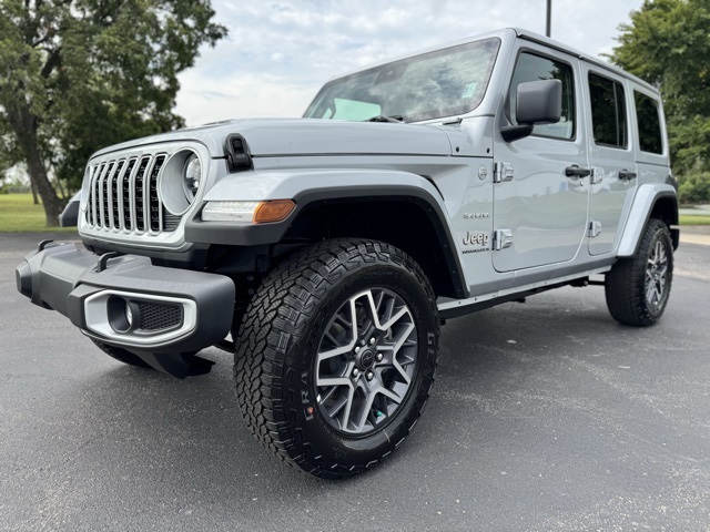 2024 Jeep Wrangler Sahara photo 3