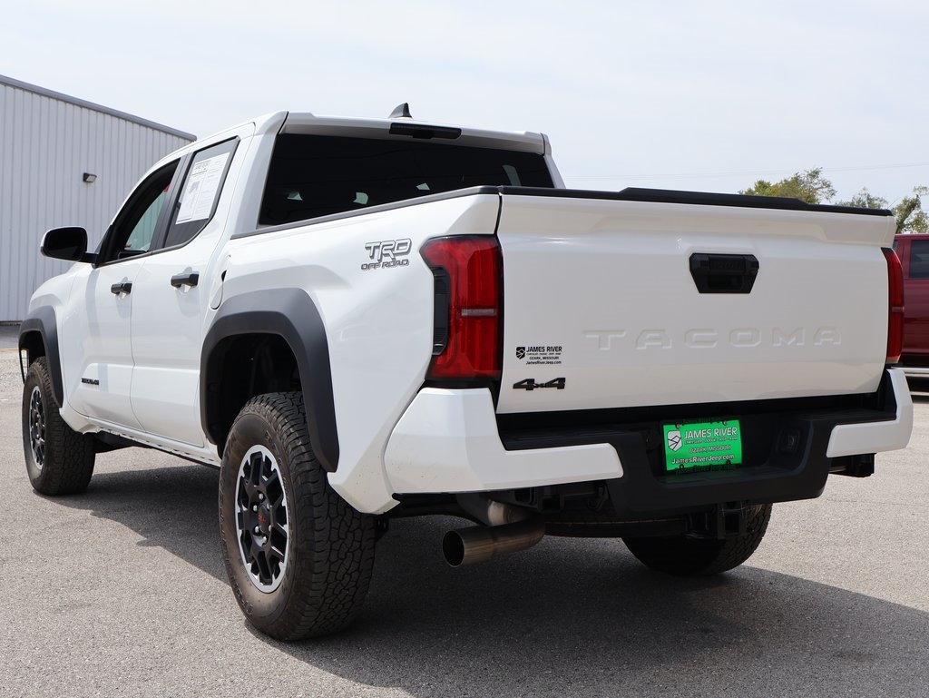 2025 Toyota Tacoma TRD Off-Road photo 3