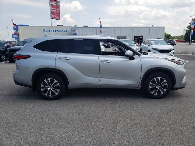 2022 Toyota Highlander Hybrid XLE photo 4