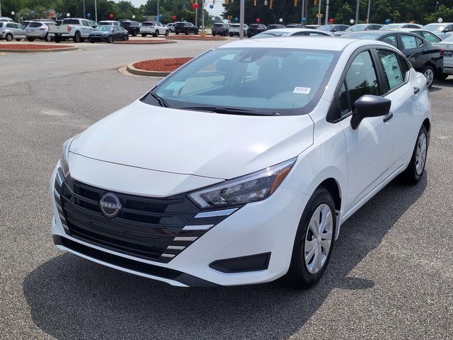 2025 Nissan Versa 1.6 S photo 3