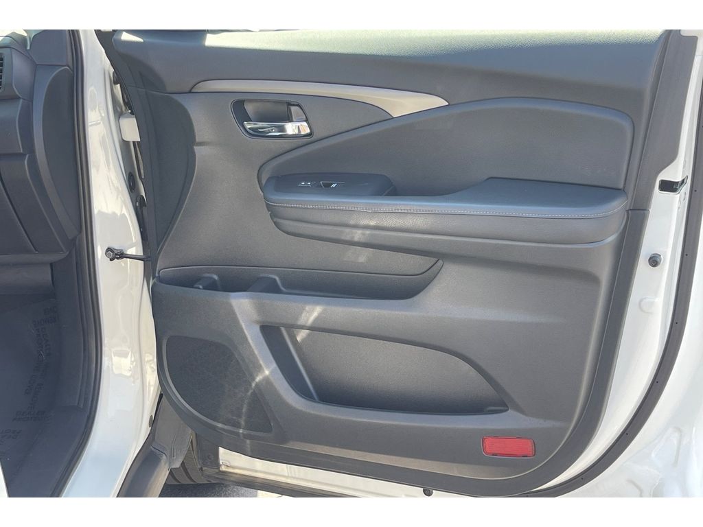 2019 Honda Ridgeline RTL-T photo 19