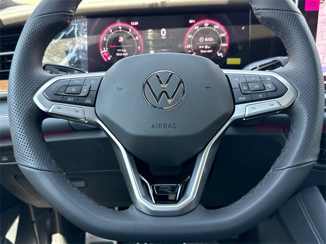 2025 Volkswagen Tiguan SEL R-Line Black photo 21
