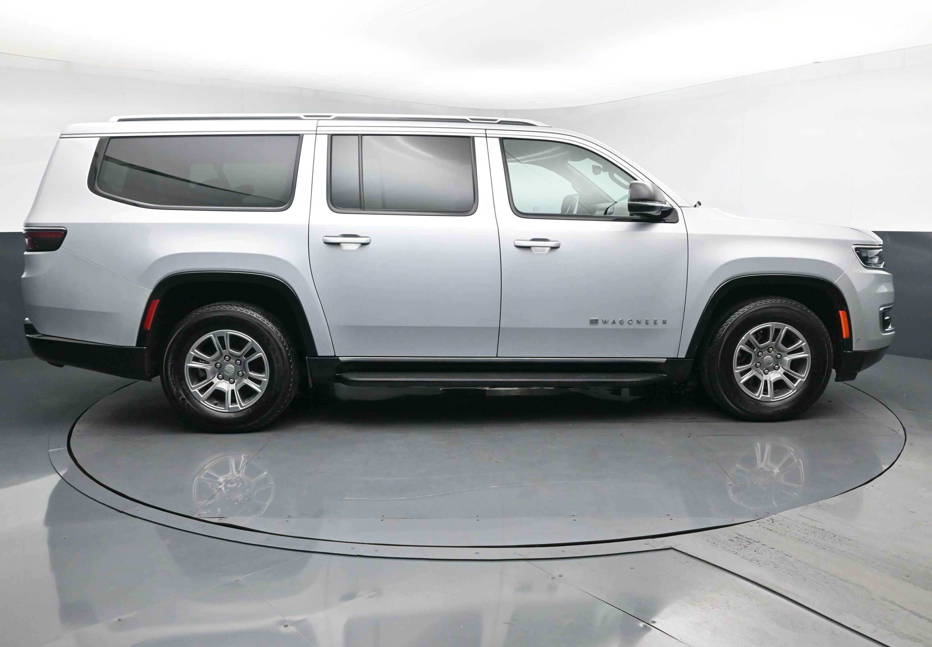 2024 Jeep Wagoneer L Base photo 2