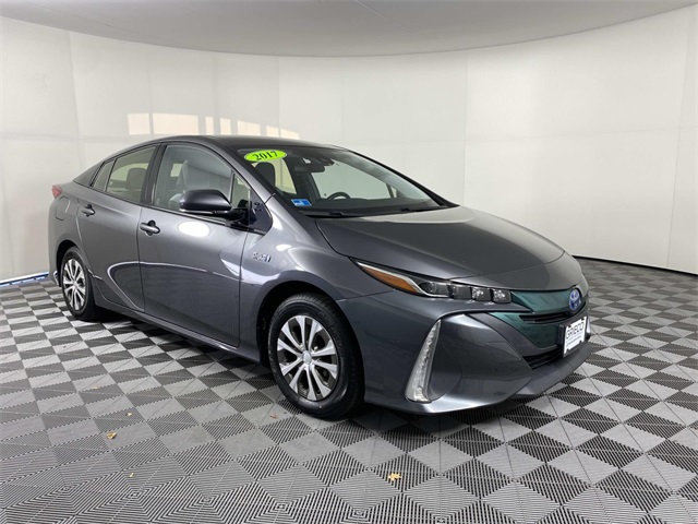 2017 Toyota Prius Prime Plus's photo