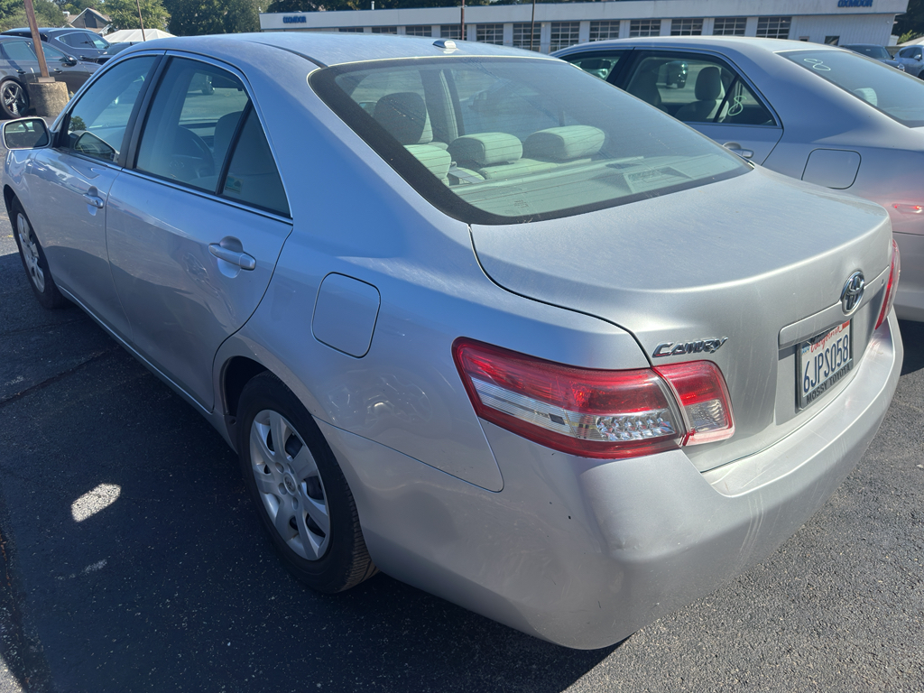 2010 Toyota Camry Base photo 3