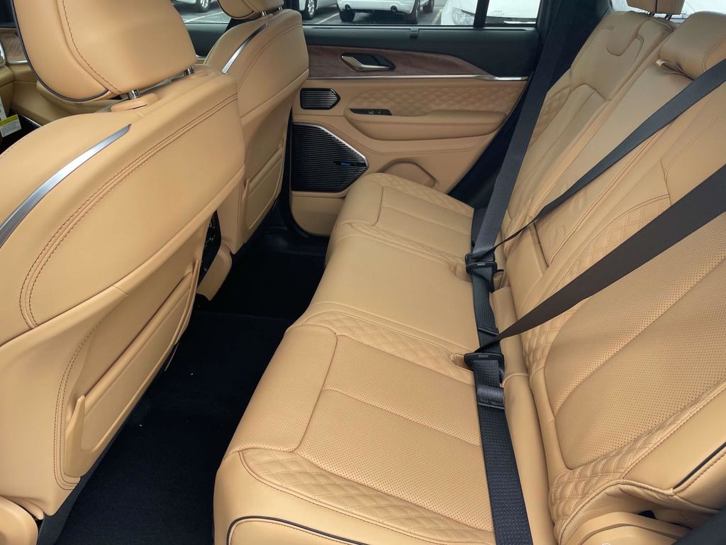 2025 Jeep Grand Cherokee Summit Reserve photo 23