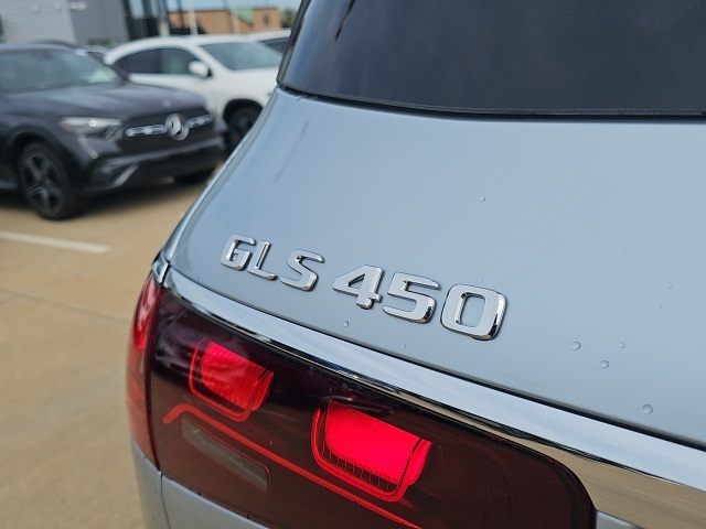 2026 Mercedes Benz GLS 450 4MATIC photo 5