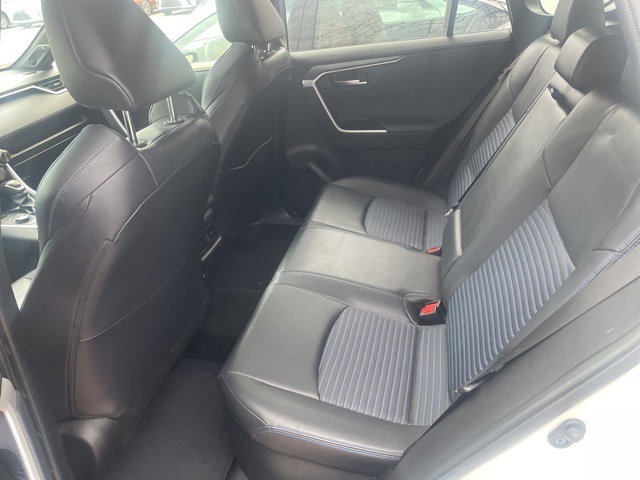 2019 Toyota RAV4 Hybrid XSE photo 4