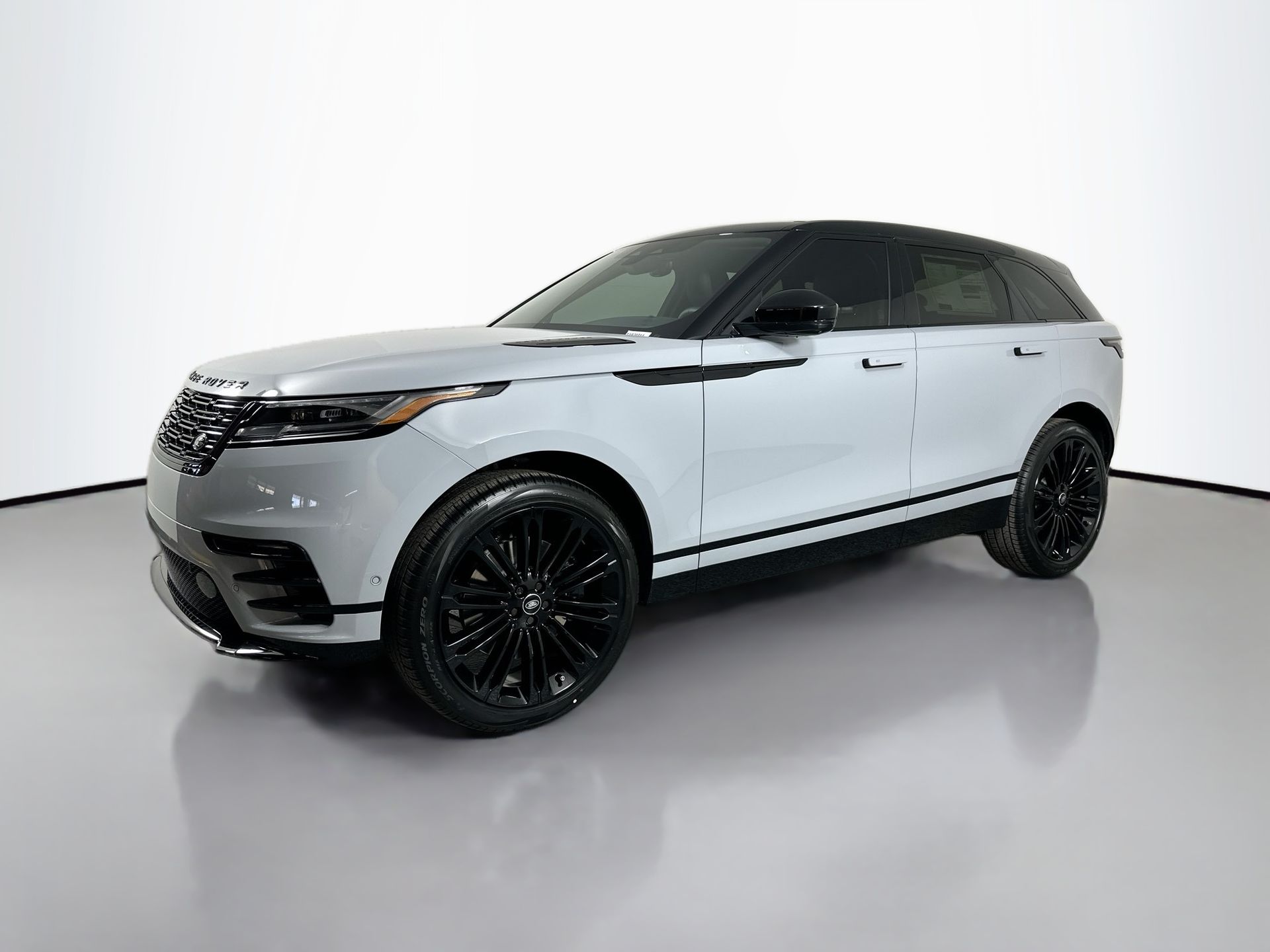 2026 Land Rover Range Rover Velar Dynamic SE's photo