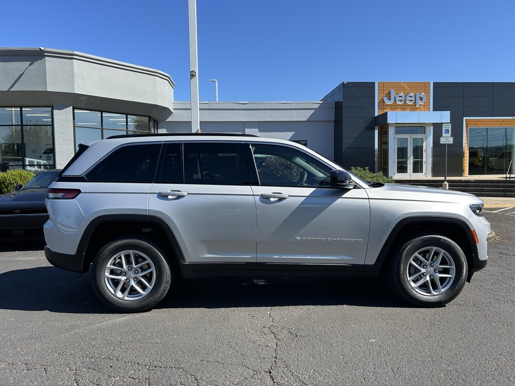 2025 Jeep Grand Cherokee Laredo X photo 5