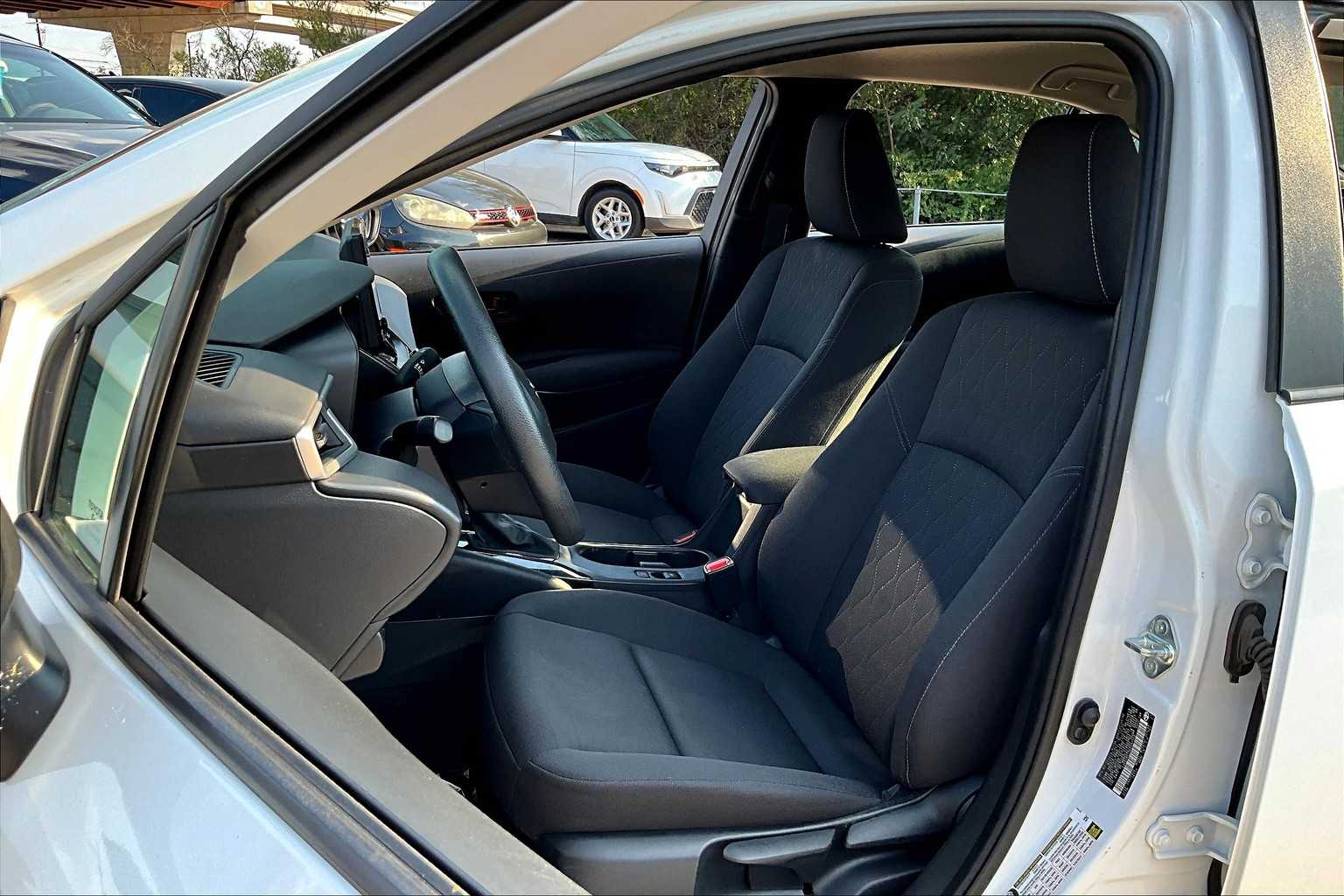 2024 Toyota Corolla LE photo 6