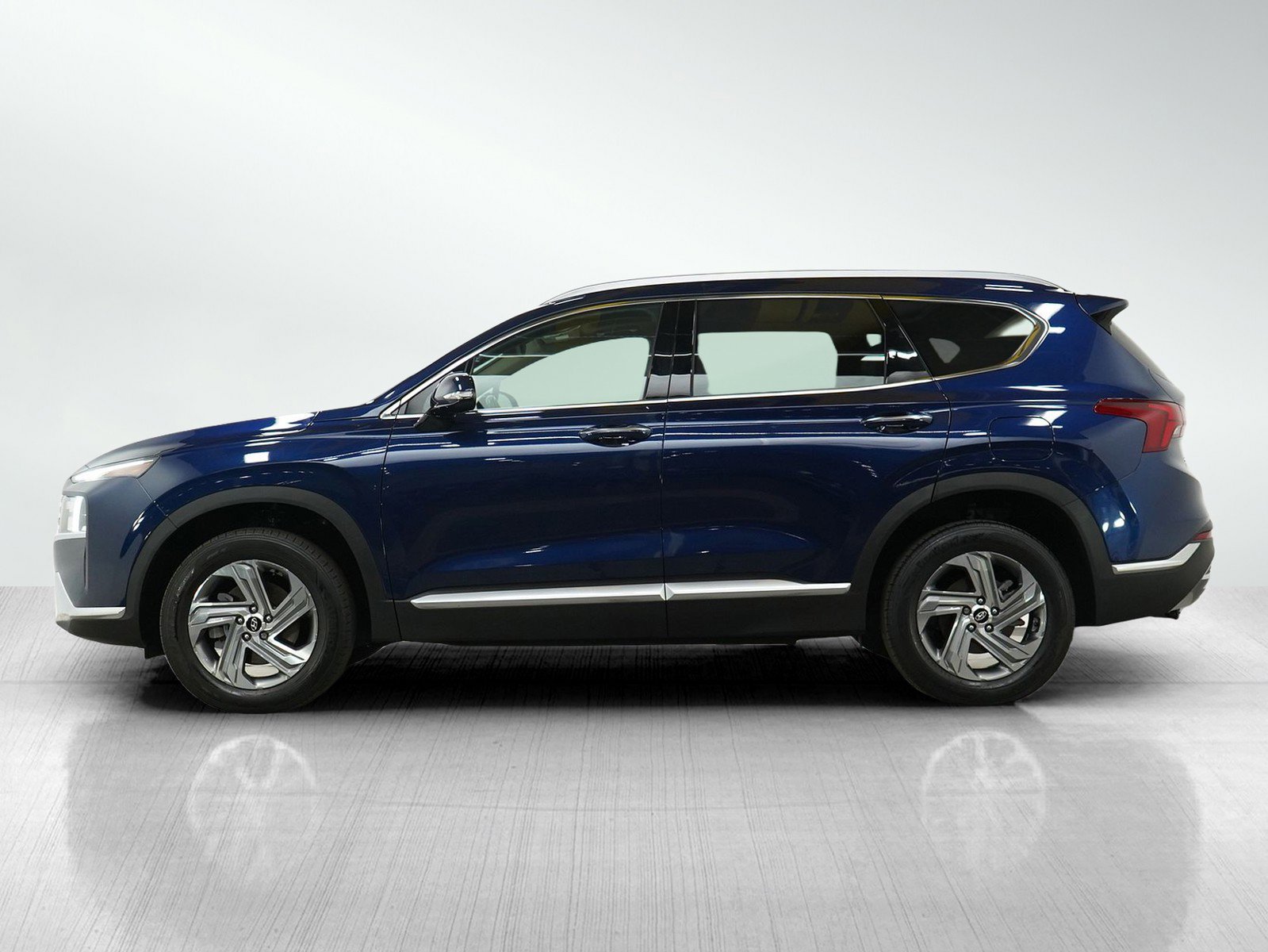 Used 2022 Hyundai Santa Fe SEL with VIN 5NMS3DAJ5NH418558 for sale in Minneapolis, Minnesota