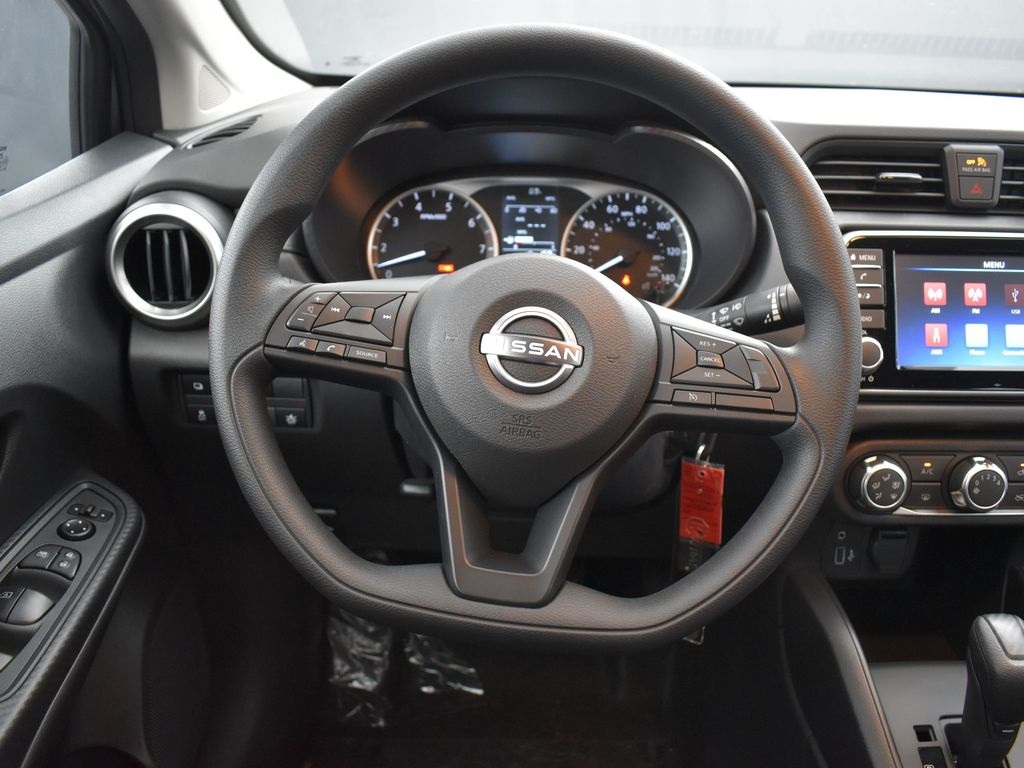2025 Nissan Versa 1.6 S photo 13