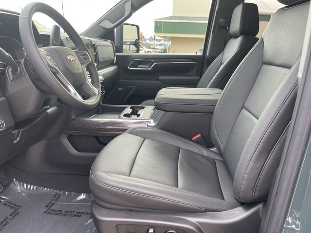 2025 Chevrolet Silverado 2500HD LTZ photo 3