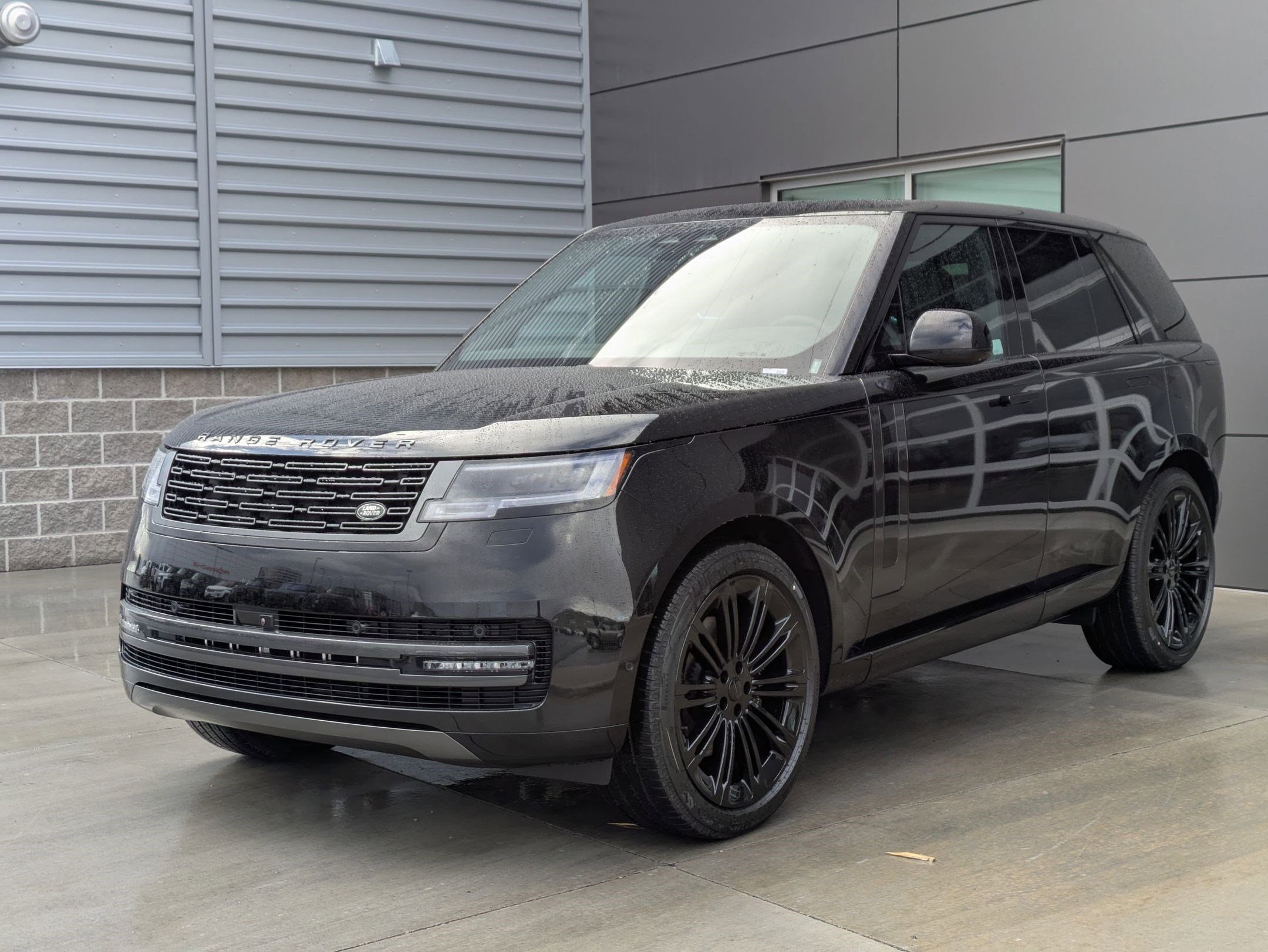 2026 Land Rover Range Rover SE's photo
