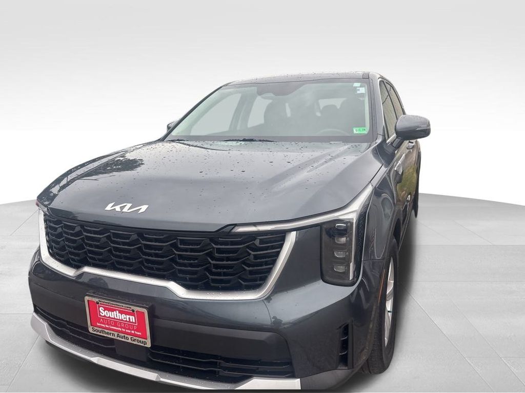 2025 Kia Sorento LX photo 2