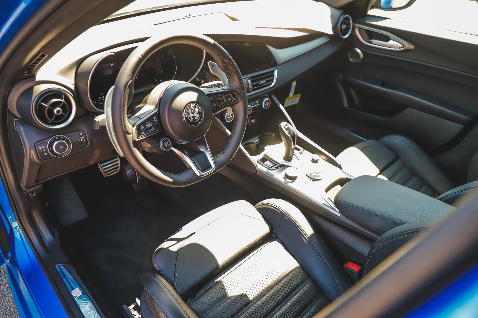 2025 Alfa Romeo Giulia Base photo 22