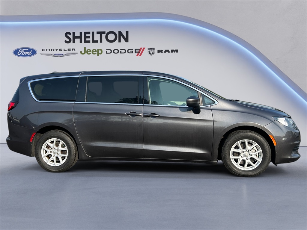 2019 Chrysler Pacifica Touring photo 6