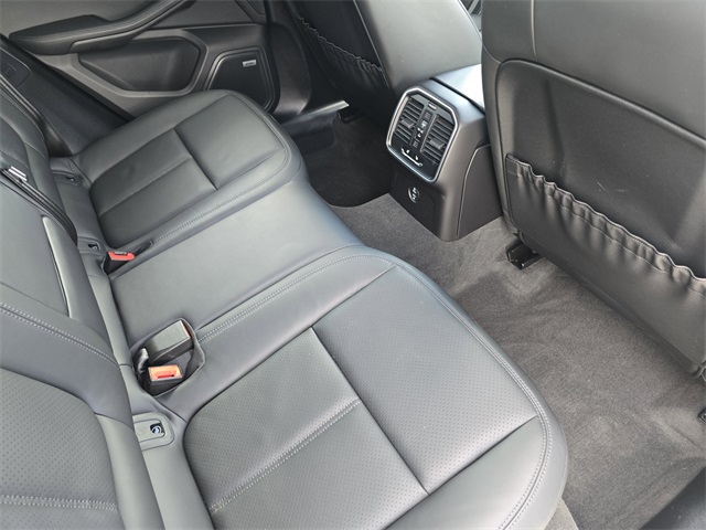 2022 Porsche Macan Base photo 11